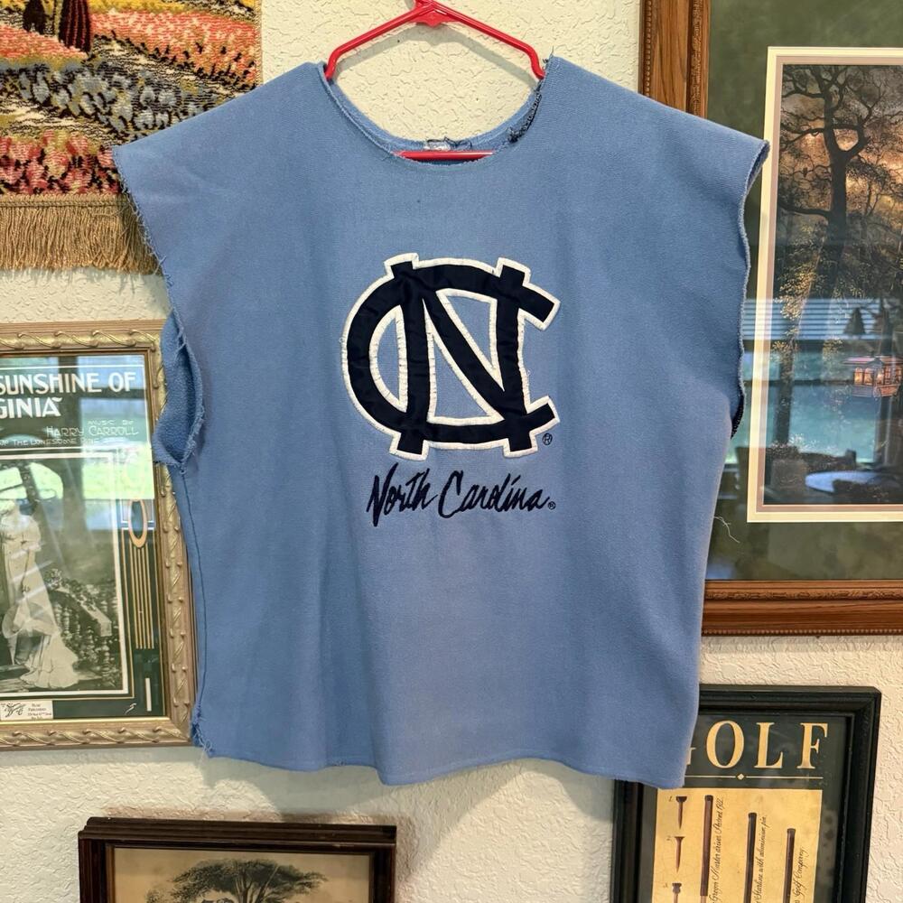 Vintage 90s Cutoff North Carolina Tar Heels Embroidered Sweatshirt Size Medium